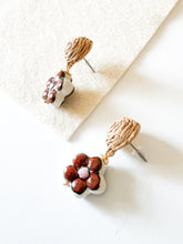 Load image into Gallery viewer, Natural Raffia and Brown Ceramic Floral Earrings