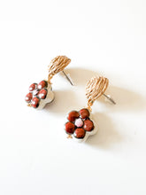 Load image into Gallery viewer, Natural Raffia and Brown Ceramic Floral Earrings