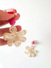 Load image into Gallery viewer, Magenta Raffia Floral Earrings