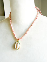 Load image into Gallery viewer, Shell Seeker Paracord Necklace