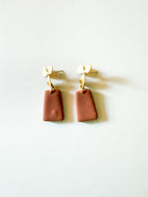 Load image into Gallery viewer, Floral Mauve Clay Drop Earrings