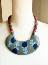 Load image into Gallery viewer, Handpainted Tulip Collar Necklace