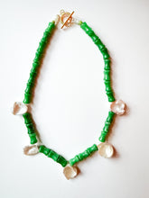 Load image into Gallery viewer, Shell and Stem Necklace