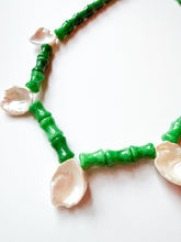 Load image into Gallery viewer, Shell and Stem Necklace
