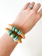 Load image into Gallery viewer, Khaki Clay and Emerald Bracelet